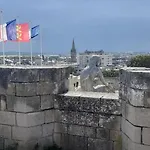 Lumineux Idéalement Situé à Proximité De Musées équipements Sportifs Salle De Spectacle Commerces *