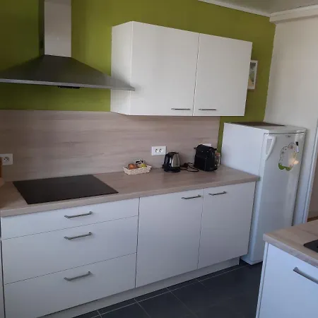 Lumineux Idealement Situe A Proximite De Musees Equipements Sportifs Salle De Spectacle Commerces *