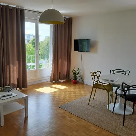 شقة Lumineux Idealement Situe A Proximite De Musees Equipements Sportifs Salle De Spectacle Commerces *