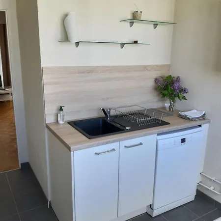 شقة Lumineux Idealement Situe A Proximite De Musees Equipements Sportifs Salle De Spectacle Commerces