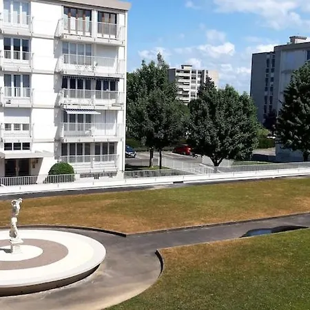 Lumineux Idéalement Situé à Proximité De Musées équipements Sportifs Salle De Spectacle Commerces * Caen