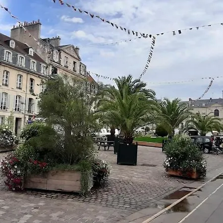 Lumineux Idéalement Situé à Proximité De Musées équipements Sportifs Salle De Spectacle Commerces Appartement Caen