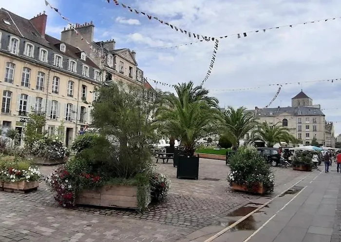 Lumineux Idealement Situe A Proximite De Musees Equipements Sportifs Salle De Spectacle Commerces Apartmán Caen